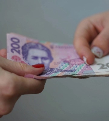 Прикарпатські посадовці постануть перед судом за відмивання державних коштів