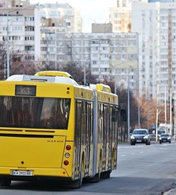 Рух низки автобусів та одного тролейбуса у Києві 1-2 березня буде змінено: перелік маршрутів