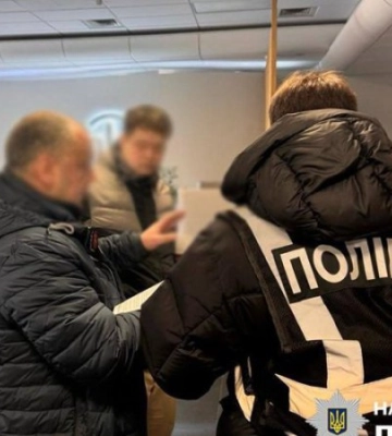 Поліція проводить обшуки у чотирьох виробників ліків у Києві
