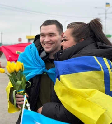 В Ізмаїлі зустріли звільненого з полону прикордонника Володимира Гутника