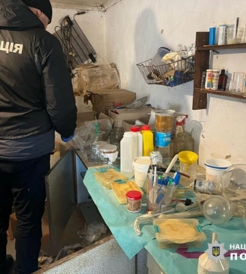 На Житомирщині поліцейські знешкодили діяльність нарколабораторії та затримали учасників злочинної групи