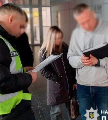 Поліція проводить обшуки на чотирьох фармпідприємствах Києва. ФОТОрепортаж