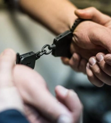 Поліція прийшла перевірити дітей — а довелося рятуватися від ножа: що сталося у Дніпрі