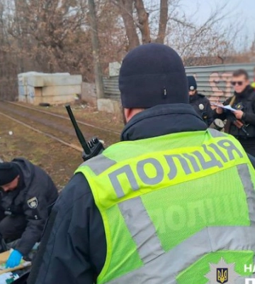 Возле трамвайной станции в Киеве нашли тело мужчины: полиция выясняет обстоятельства убийства