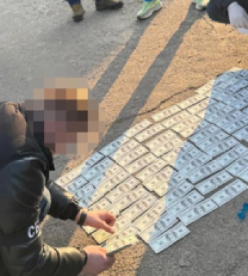 На Волині викрили правоохоронця, який за 10 тисяч доларів переправляв ухилянтів за кордон