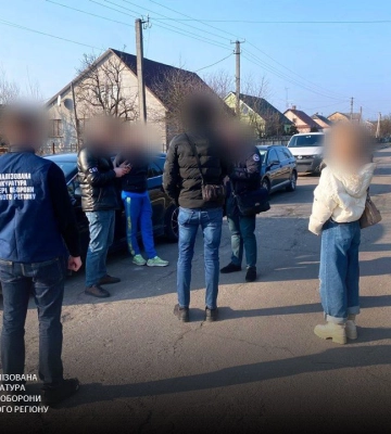 На Волині викрили правоохоронця, який за 10 тисяч доларів переправляв ухилянтів за кордон