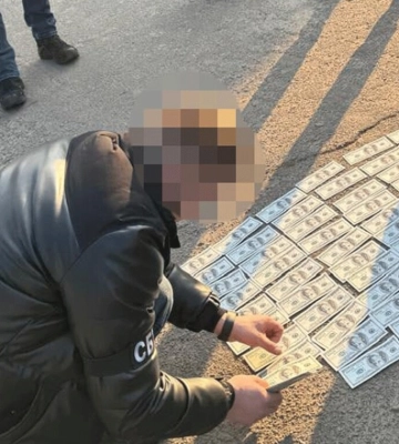 На Волині викрили правоохоронця, який за 10 тисяч доларів переправляв ухилянтів за кордон