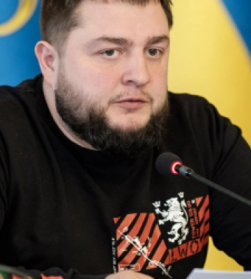 Керівник Львівської облради Холод закликає повернути право артистам і журналістам виїжджати за кордон