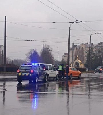 У Луцьку біля «Глобуса» – аварія 