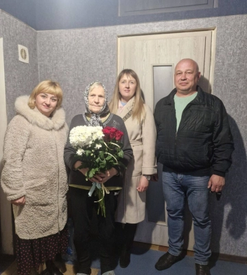 80 років мудрості, відданості та любові до учнів: у громаді на Волині привітали вчительку з поважним ювілеєм
