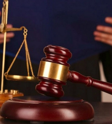 У Луцьку пʼяний пенсіонер з Ковеля викрав автомобіль і скоїв ним аварію: винуватець ДТП в реанімації