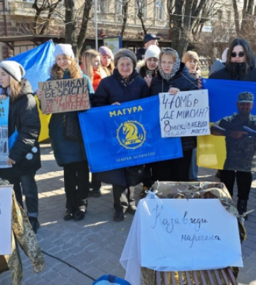 У Тернополі вшанували героїв російсько-української війни молитвою та зворушливою інсталяцією