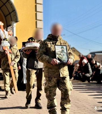 Громада у скорботі: сотні людей на Волині прощаються з Героєм Андрієм Пронцевичем