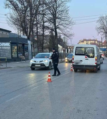 У Самборі, що на Львівщині, 51-річну жінку збив мікроавтобус. ФОТО