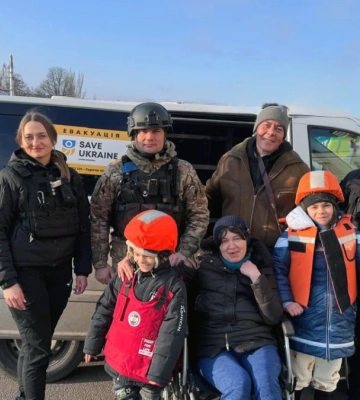 Поліцейські евакуювали родину з дітьми з-під обстрілів на Херсонщині