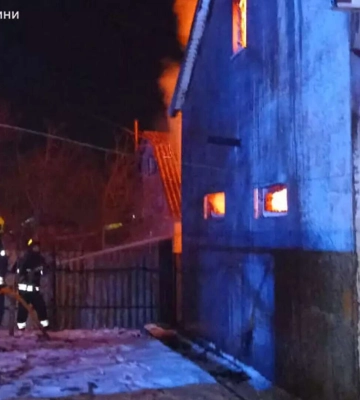 На Дніпропетровщині спалахнув житловий будинок