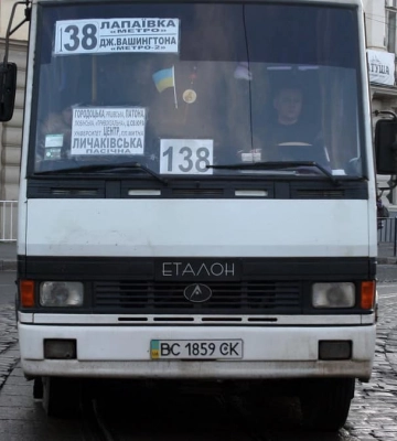 &quot;Працюють в межах законодавства&quot;: суд дозволив приміським маршрутам їздити через Львів
