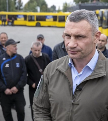 Надані Дніпру автобуси завантажили гуманітарною допомогою, - Кличко