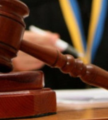 До 14 років позбавлення волі з конфіскацією майна засуджено вбивцю водія таксі