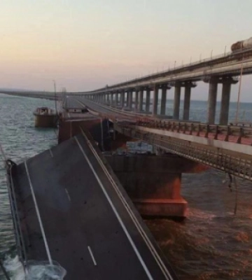 Пожежа на Кримському мосту: горять цистерни з паливом