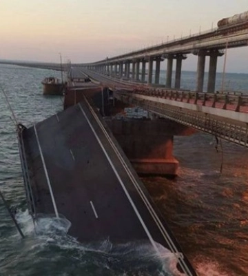 Замість Кримського мосту окупанти запустять поромну переправу