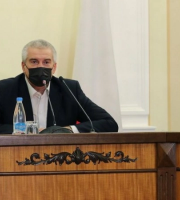 Аксьонов попросив туристів, які збиралися тікати з Криму, лишитися на добу