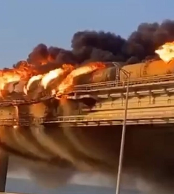 Подоляк вважає, що вибух на Кримському мосту може бути наслідком внутрішнього конфлікту в Росії