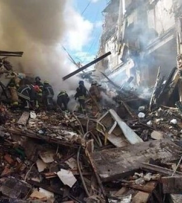 Російський обстріл Запоріжжя 6 жовтня: під завалами знайдено вже 19 загиблих