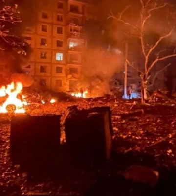Оккупанты ударили по жилому кварталу Запорожья, десятки погибших и раненых