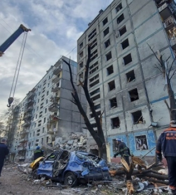 У Запоріжжі з-під завалів зруйнованого ракетою будинку знайшли ще одного загиблого