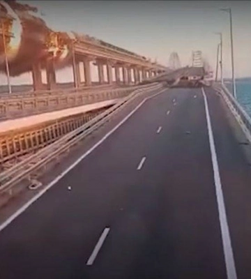 Як відреагували у Києві та Москві на підрив Кримського мосту – що варто чекати далі