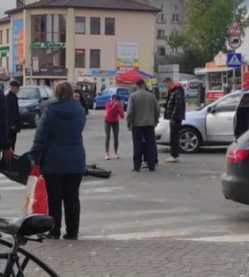 На Волині зіткнулися легковик та мотоцикл: з-під автівки дістали жінку без ознак життя
