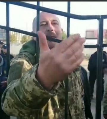 На Киевщине верующие УПЦ защищают свой храм от захвата