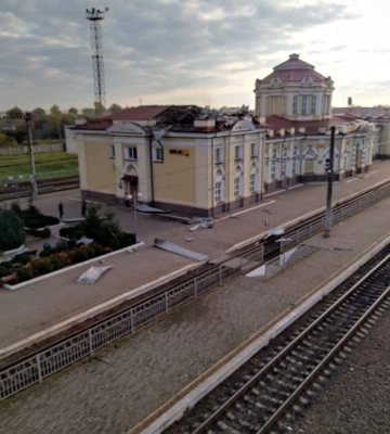 На Сумщині обстрілами пошкоджено житлові будинки, агропідприємство та вокзал у Ворожбі (ФОТО)