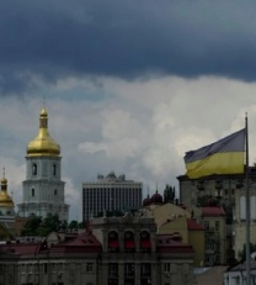 У Києві та передмістях пролунали вибухи: що відомо