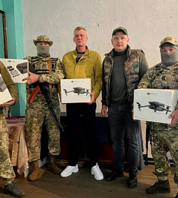 Бойцы 129 бригады ТРО из Кривого Рога, которые воюют в Херсонской области, получили пять дронов Mavic 3