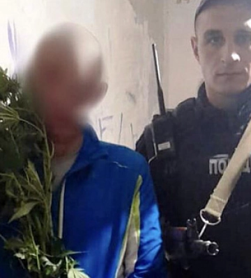 В Кривом Роге патрульные задержали мужчину с кустом похожим на куст конопли