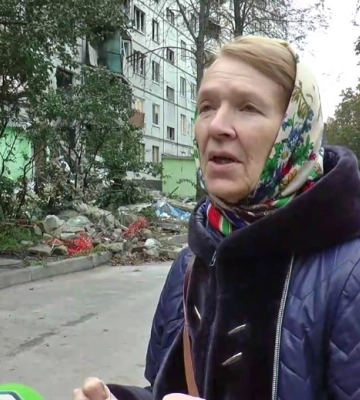 Жителі напівзруйнованих будинків Північної Салтівки готуються зимувати вдома