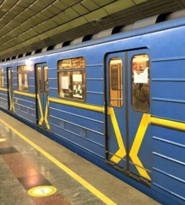 У Києві призупинено рух поїздів червоною лінією метро