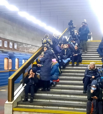 Метро Києва працює як укриття, рух &quot;червоною&quot; гілкою зупинили