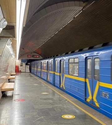 Ракетна атака по Києву: зупинено всі лінії метро