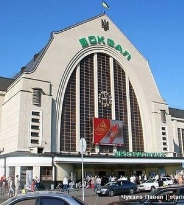 У Києві вибухом пошкоджено залізничний вокзал, але рух поїздів продовжується