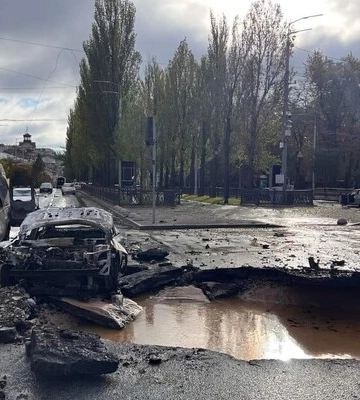 В результате сегодняшнего ракетного удара РФ по Киеву погибла мать 5-летнего мальчика. Ребенок остался круглой сиротой.&amp;hellip;