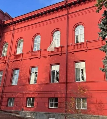 Удар по центру Києва: кадри з парку Шевченка, музею та університету