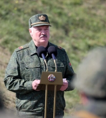 Лукашенко офіційно вступив у війну