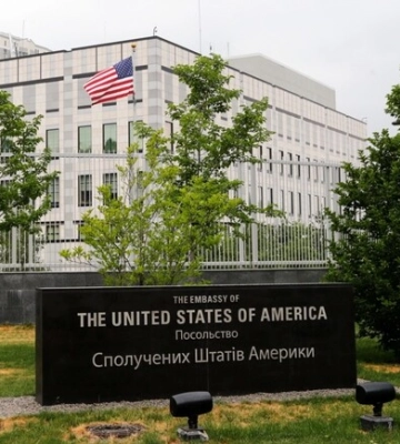 Посольство США у Києві закликало своїх громадян залишити Україну