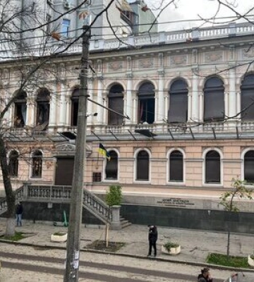 Унаслідок бомбардувань у Києві пошкоджено університет Шевченка, філармонію і два музеї