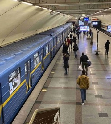 В Киеве после обстрелов частично перестало работать метро