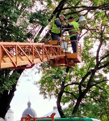 На вулиці позаду &quot;Добробуту&quot; у Львові демонтували самовільно встановлені брами