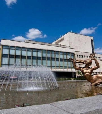 Хакери зламали сайт Дніпропетровського театру опери й балету: де купити квитки